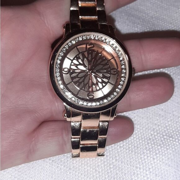 Gold colored ladies watch, excellent condition main image 5